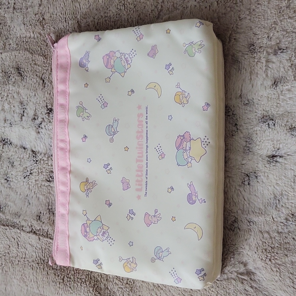 🎀 SANRIO 🎀 LITTLE TWIN STARS  COSMETICS BAG🍒